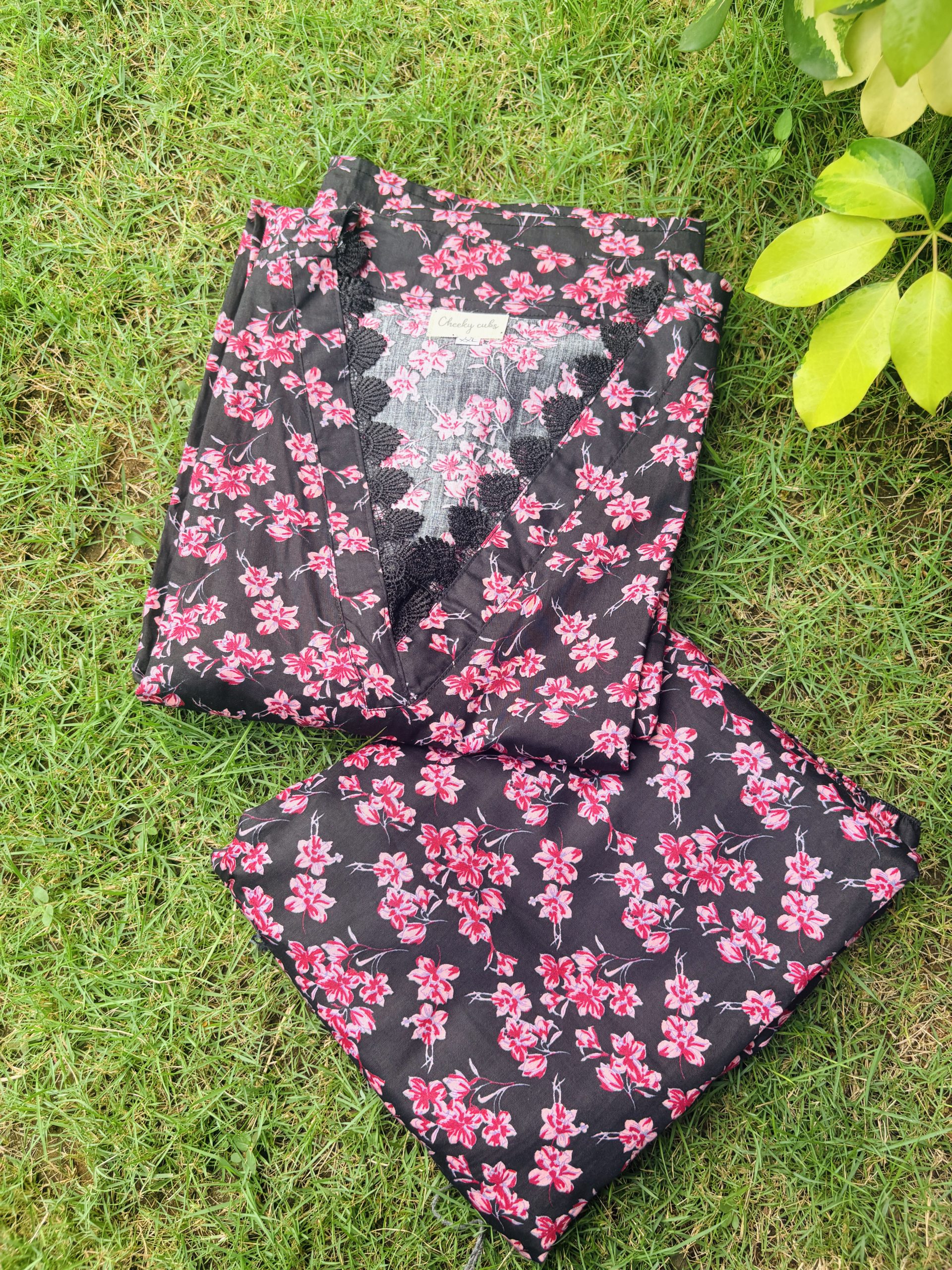 Black and pink small flower