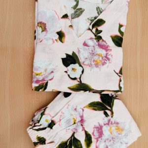 Baby pink green leaf