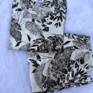 Black and White Leaf