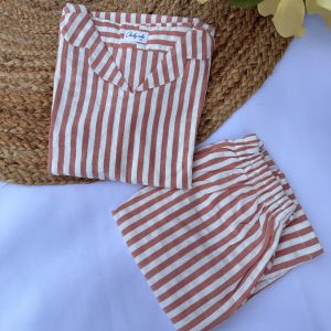 Brown and white collar stripes