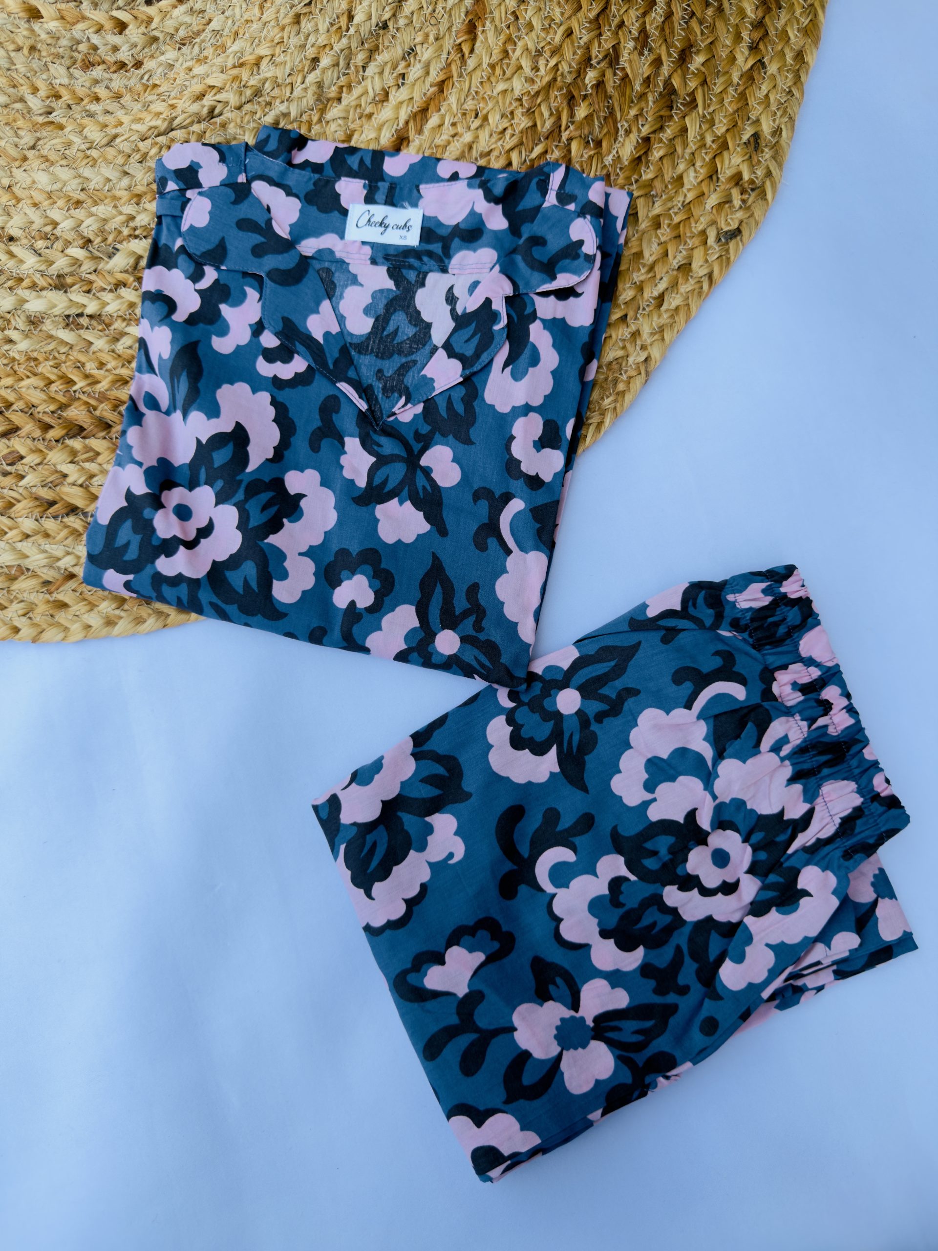 Blue and pink floral cubical - Image 2