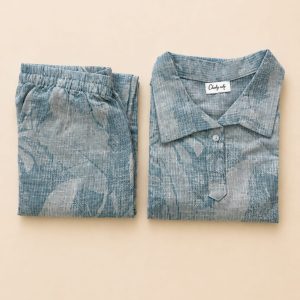 Denim collar